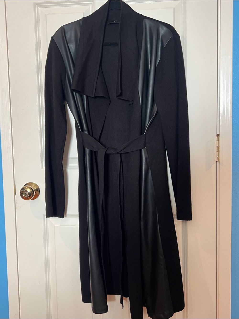 Tahari black trench with tie